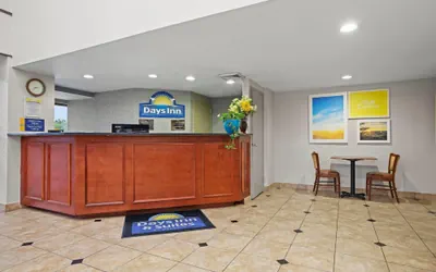 Photo 4 - Days Inn by Wyndham Utica