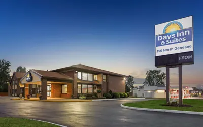 Photo 2 - Days Inn by Wyndham Utica