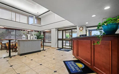 Photo 3 - Days Inn by Wyndham Utica
