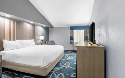 Photo 2 - Quality Inn Shawnee North I-40