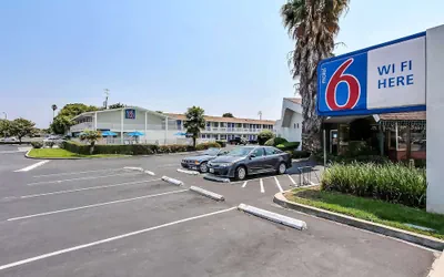 Photo 2 - Motel 6 Sunnyvale, CA - South