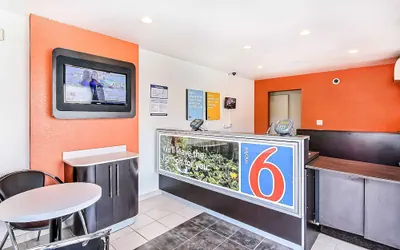 Photo 3 - Motel 6 Sunnyvale, CA - South