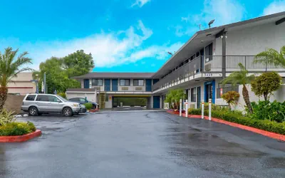 Photo 2 - Motel 6 El Monte, CA - Los Angeles