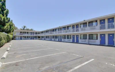 Photo 2 - Motel 6 Goleta, CA - Santa Barbara