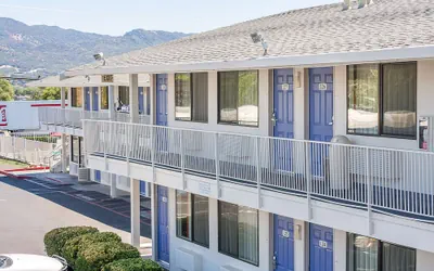 Photo 2 - Motel 6 Ukiah, CA