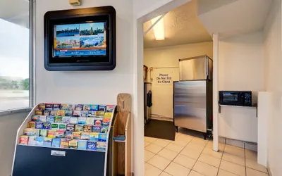 Photo 3 - Motel 6 Cocoa Beach, FL