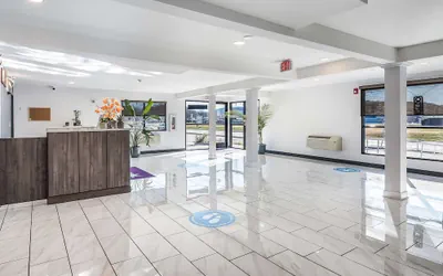 Photo 3 - Americas Best Value Inn East Peoria