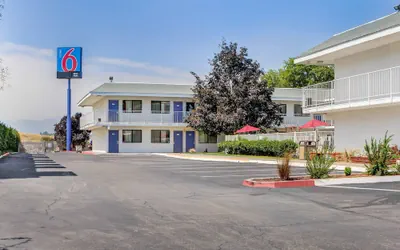 Photo 2 - Motel 6 Medford, OR