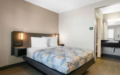 Photo 4 - Motel 6 Merced, CA - North