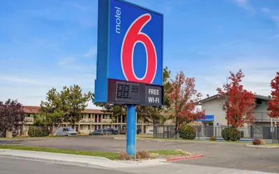 Photo 2 - Motel 6 Carson City, NV