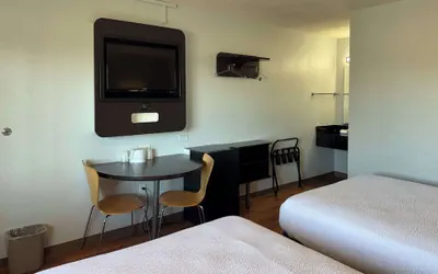 Photo 5 - Motel 6 Simi Valley, CA