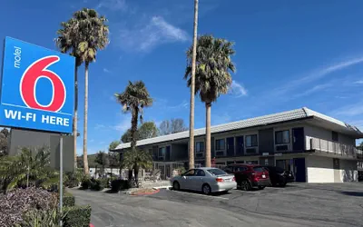 Photo 2 - Motel 6 Simi Valley, CA
