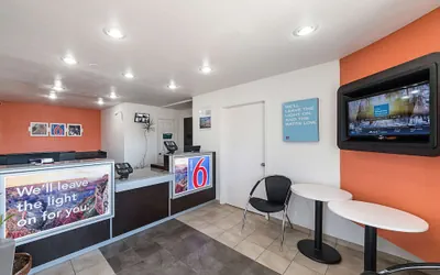 Photo 2 - Motel 6 Mcallen, TX