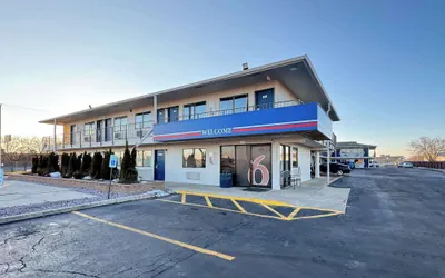 Photo 2 - Motel 6 Janesville, WI