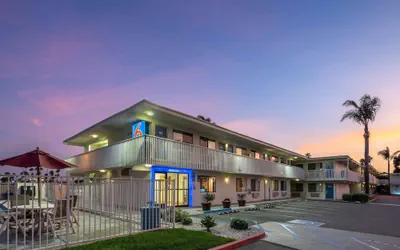 Photo 2 - Motel 6 Ventura, CA - Beach