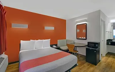 Photo 2 - Super 8 by Wyndham Santa Clara