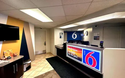 Photo 2 - Motel 6 Duluth, MN