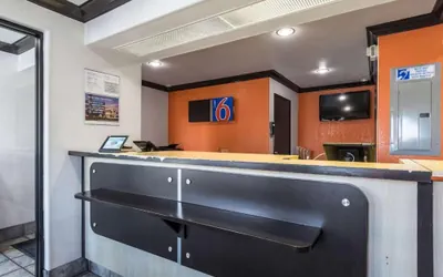 Photo 3 - Motel 6 Riverside, CA - UCR East
