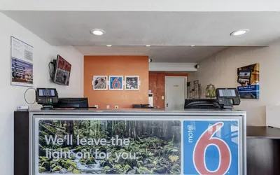 Photo 4 - Motel 6 Modesto CA
