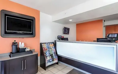 Photo 2 - Motel 6 Modesto CA