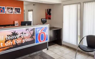Photo 4 - Motel 6 Bakersfield, CA - Convention Center