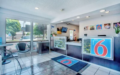 Photo 4 - Motel 6 Salem, OR