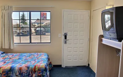 Photo 5 - Motel 6 Coalinga, CA - East