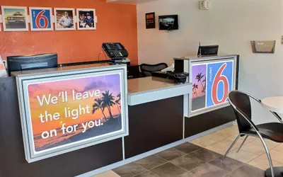 Photo 3 - Motel 6 Coalinga, CA - East
