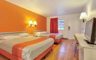 Photo 2 - Super 8 by Wyndham Santa Rosa North