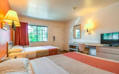 Photo 4 - Motel 6 Pomona, CA - Los Angeles