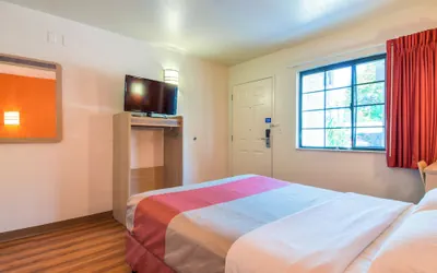 Photo 5 - Motel 6 Pomona, CA - Los Angeles