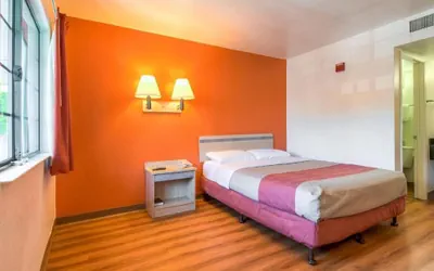 Photo 3 - Motel 6 Pomona, CA - Los Angeles