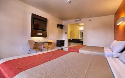 Photo 5 - Super 8 by Wyndham Petaluma