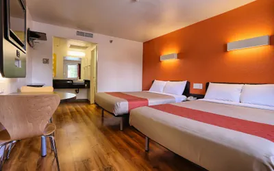 Photo 4 - Super 8 by Wyndham Petaluma
