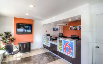 Photo 4 - Motel 6 Redding, CA - South