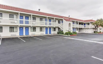 Motel 6 Salinas, CA - North Monterey Area
