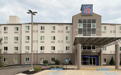 Photo 2 - Motel 6 Portsmouth, NH