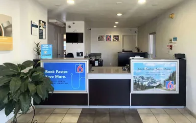 Photo 3 - Motel 6 Tulare, CA