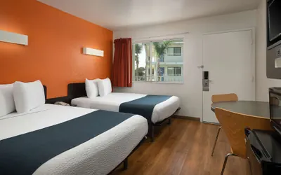 Photo 2 - Vagabond Inn Santa Barbara - Carpinteria North