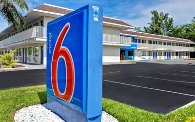 Photo 2 - Motel 6 Dania Beach