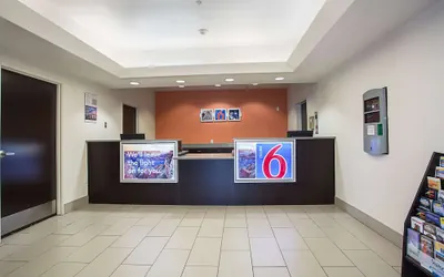 Photo 3 - Motel 6 Page, AZ