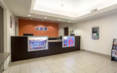 Photo 2 - Motel 6 Page, AZ