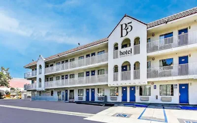 Photo 2 - Hotel B5 Watsonville, CA - Monterey Area