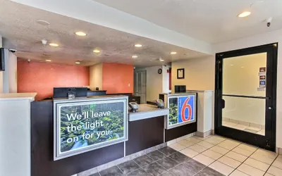 Photo 4 - Hotel B5 Watsonville, CA - Monterey Area