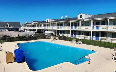 Photo 2 - Motel 6 Webster, TX - Houston - Nasa Lake