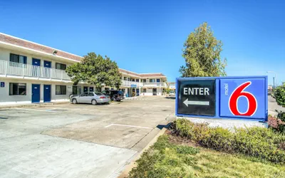 Photo 2 - Motel 6 Redding, CA - North