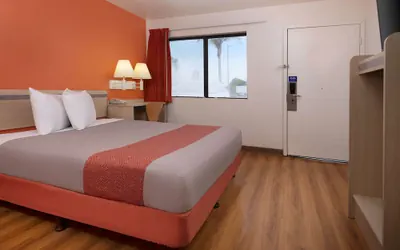 Photo 4 - Motel 6 Santa Maria, CA - North