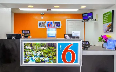 Photo 4 - Motel 6 Medford, OR - North