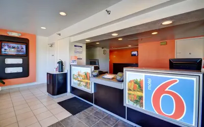 Photo 3 - Motel 6 Windsor Locks, CT - Hartford