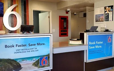 Photo 4 - Motel 6 Palmdale, CA